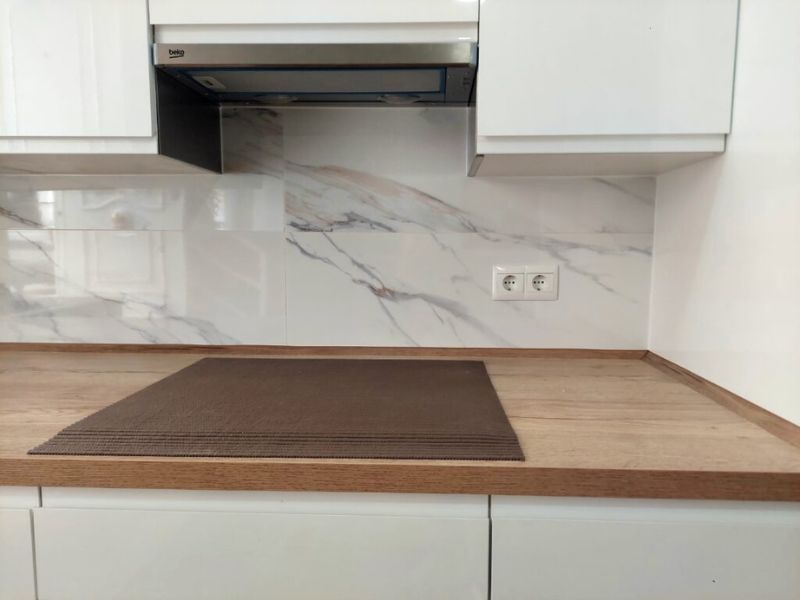 cuánto tarda alicatar una cocina